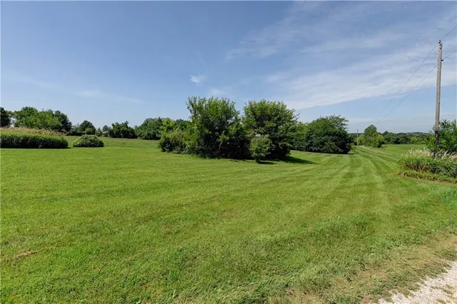 $600,000 | 5775 Southeast W Highway, Lathrop, MO 64465