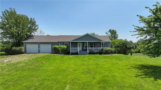 $600,000 | 5775 Southeast W Highway, Lathrop, MO 64465