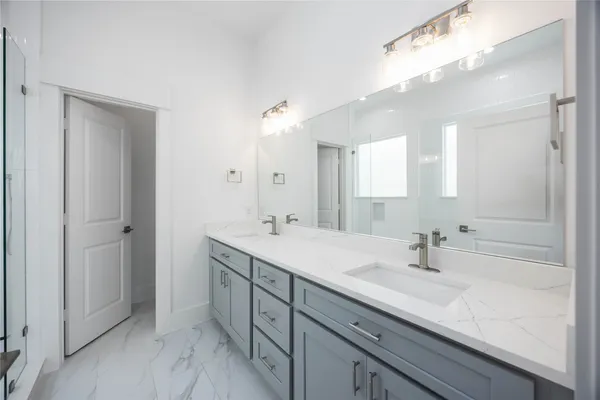 $2,950 | 1949 Knoll Square Drive, Houston, TX 77080