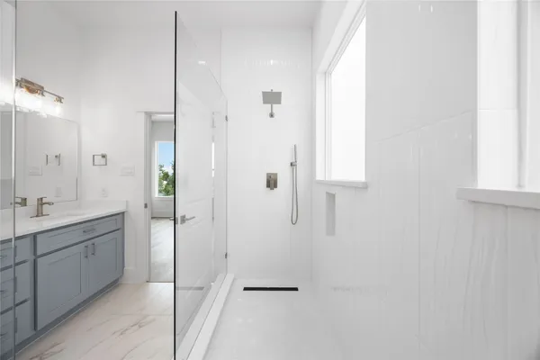 $2,950 | 1949 Knoll Square Drive, Houston, TX 77080