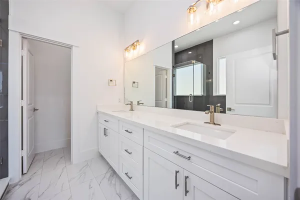 $2,950 | 1949 Knoll Square Drive, Houston, TX 77080