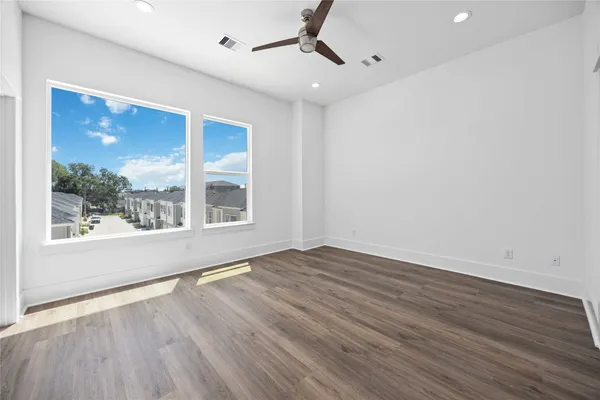 $2,950 | 1949 Knoll Square Drive, Houston, TX 77080