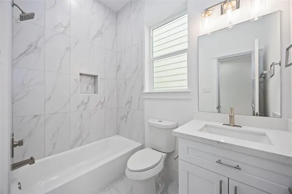 $2,950 | 1949 Knoll Square Drive, Houston, TX 77080