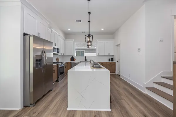 $2,950 | 1949 Knoll Square Drive, Houston, TX 77080