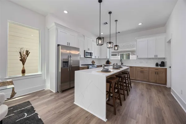 $2,950 | 1949 Knoll Square Drive, Houston, TX 77080