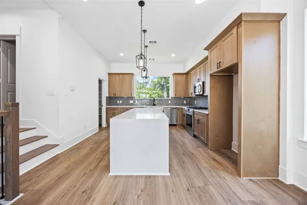 $2,950 | 1949 Knoll Square Drive, Houston, TX 77080