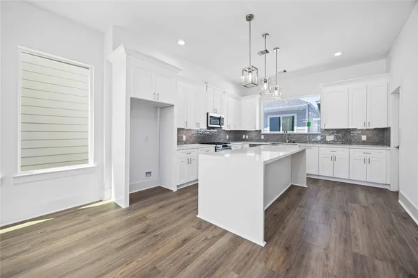 $2,950 | 1949 Knoll Square Drive, Houston, TX 77080