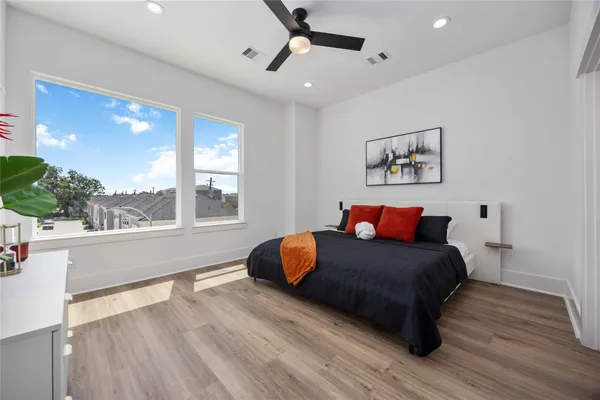 $2,950 | 1949 Knoll Square Drive, Houston, TX 77080