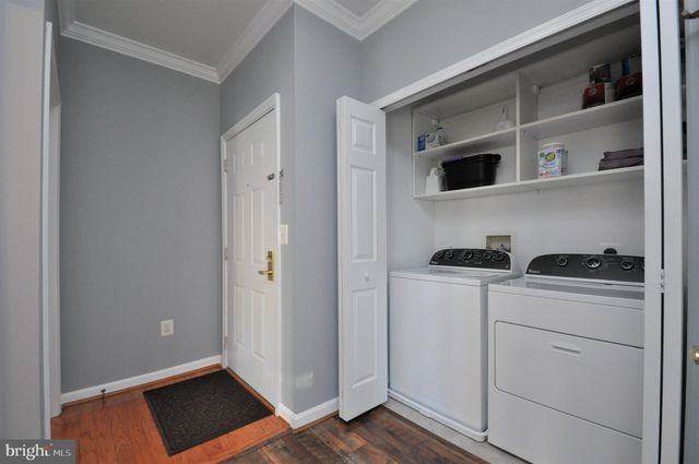 $372,500 | 4560 Strutfield Lane, Unit 1302, Alexandria, VA 22311