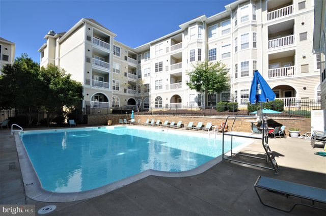 $372,500 | 4560 Strutfield Lane, Unit 1302, Alexandria, VA 22311