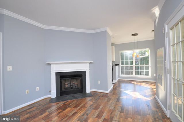 $372,500 | 4560 Strutfield Lane, Unit 1302, Alexandria, VA 22311