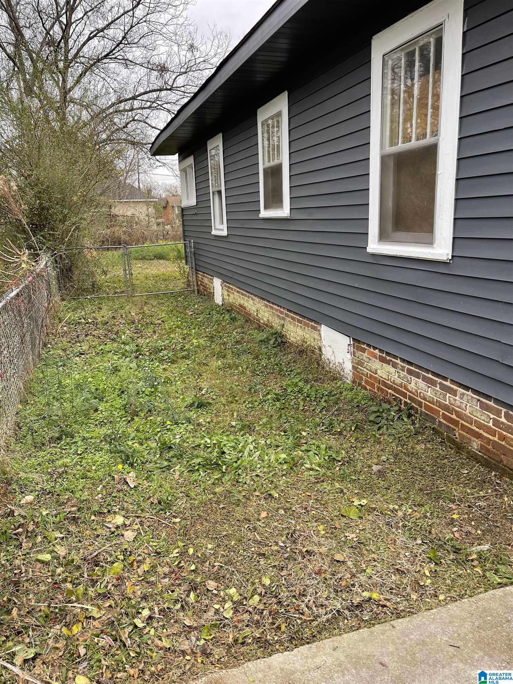 827 29th Street Southwest Birmingham, AL 35211 - Photo 3 of 20