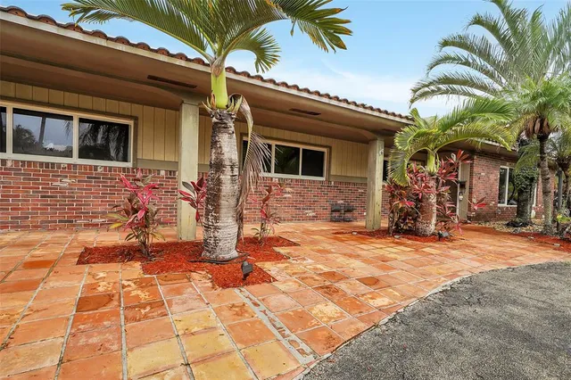 $4,650 | 1518 North Yale Drive, Hollywood, FL 33021