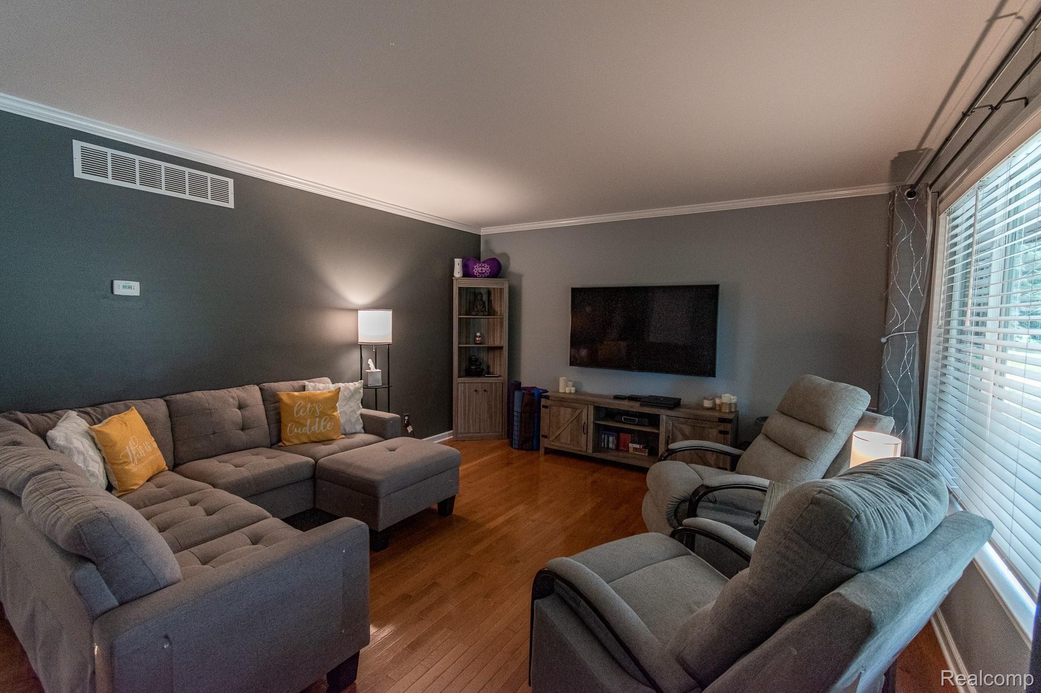 1323 Hunter Road Brighton, MI 48114 - Photo 7 of 28 HardyMediaCompany-4558.jpg