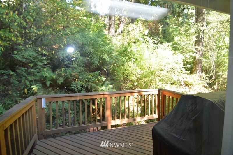 20607 West Richmond Road Bothell, WA 98021 - Photo 4 of 16 a view of roof deck with wooden floor and fence