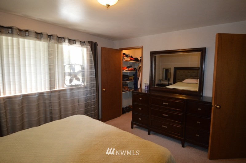 20607 West Richmond Road Bothell, WA 98021 - Photo 8 of 16 a room with a dresser and a mirror