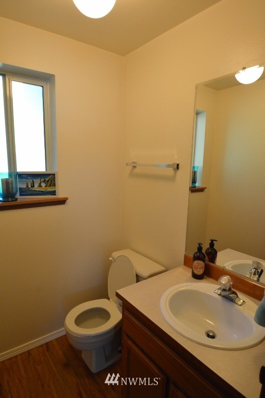 20607 West Richmond Road Bothell, WA 98021 - Photo 10 of 16 a bathroom with a shower