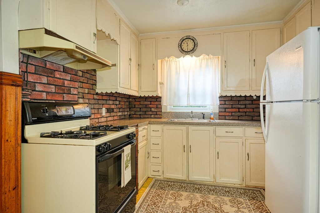 49 Cedar Road North Medford, MA 02155 - Photo 10 of 26
