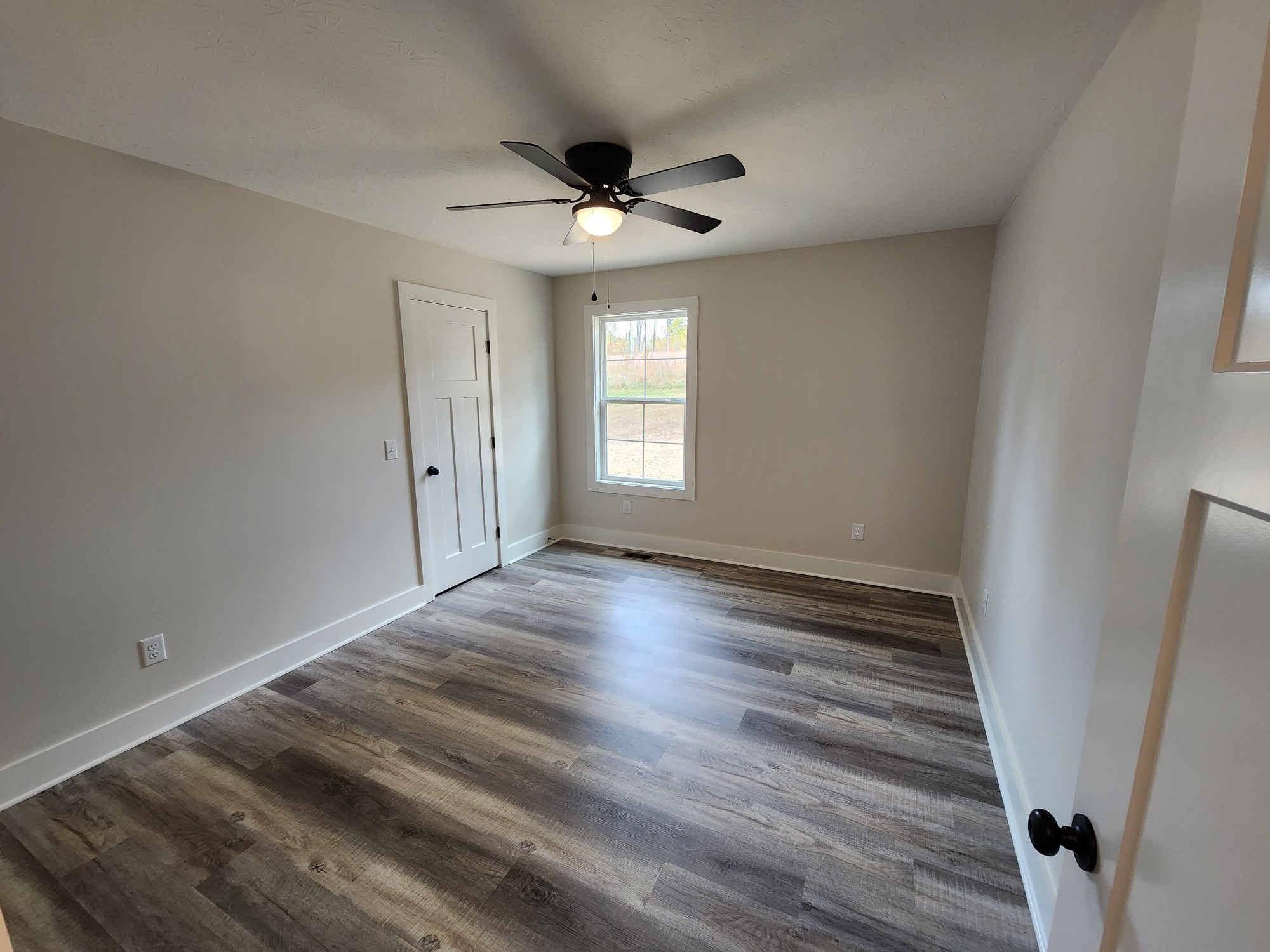 1672 Rock Bridge Road Bethpage, TN 37022 - Photo 22 of 26 a view of an empty room and window