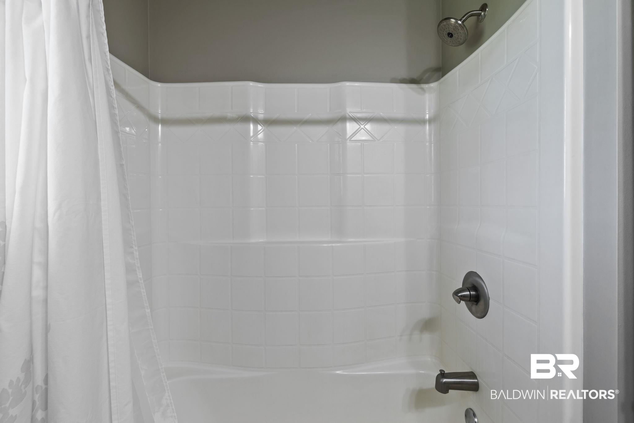 9584 Sanibel Loop Daphne, AL 36526 - Photo 32 of 48 Bathroom with shower / tub combo