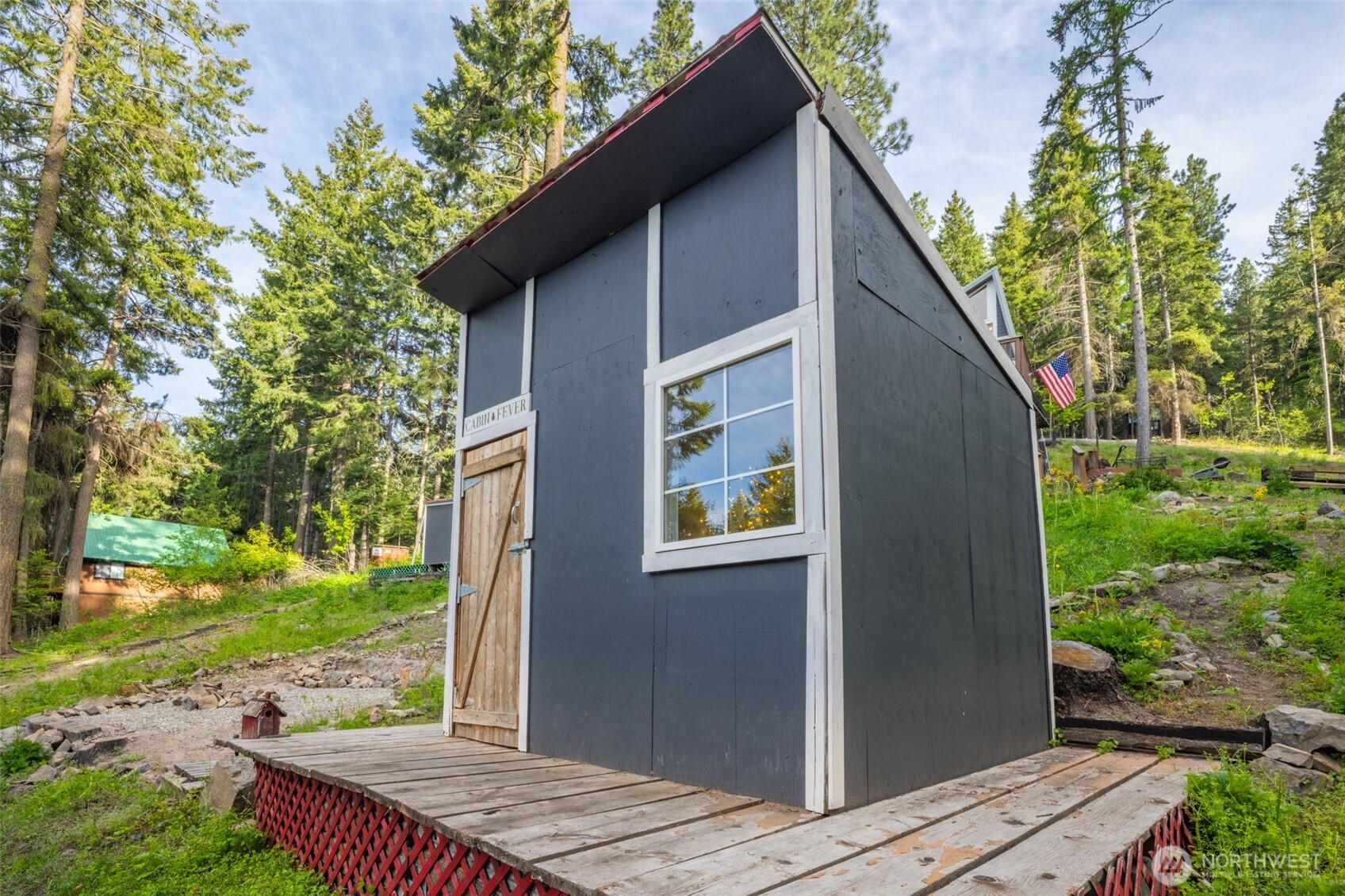 451 Aspen Springs Road Cle Elum, WA 98922 - Photo 18 of 31 a backyard of a house with lots of green space