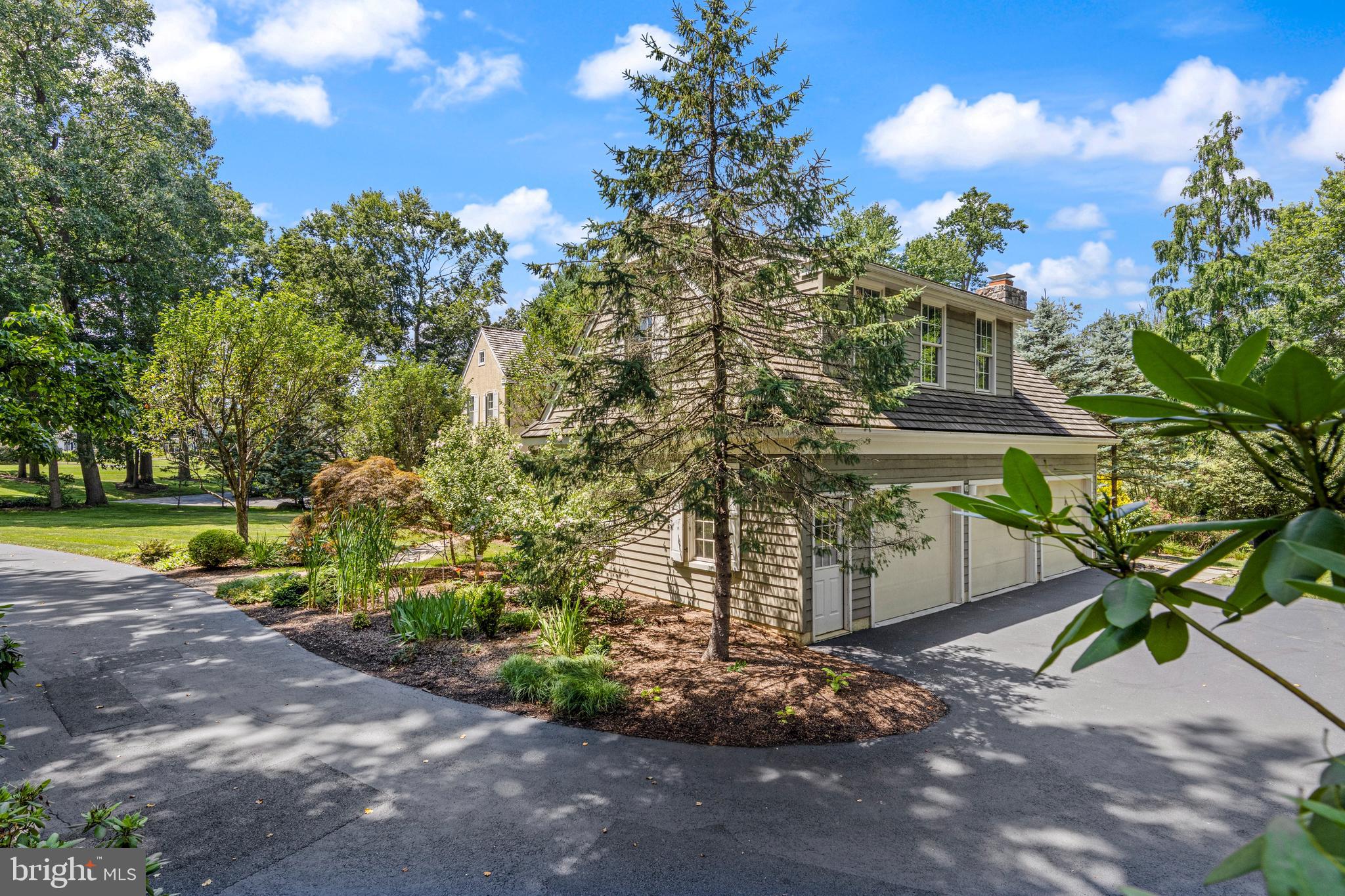 1285 Farm Road Berwyn, PA 19312 - Photo 57 of 75 large winding driveway, 3 car side entry garage