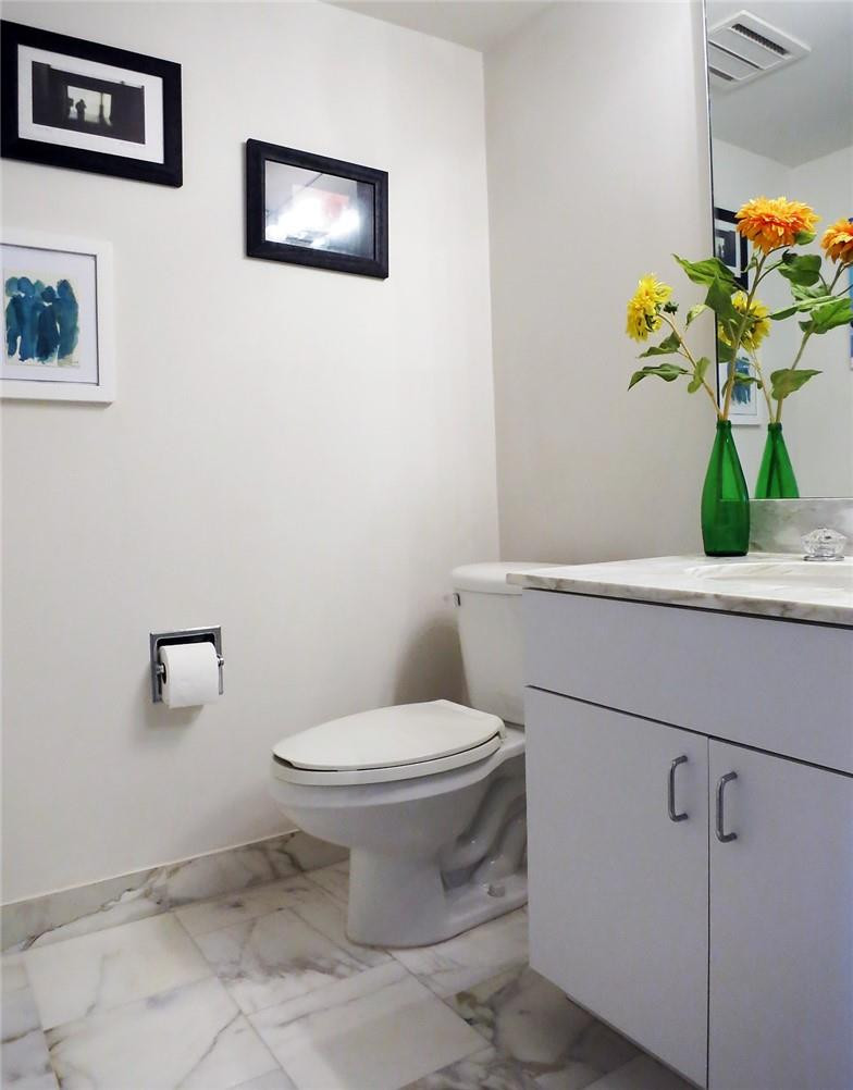 859 Jeffery Street, Unit 509 Boca Raton, FL 33487 - Photo 11 of 22 Guest Bathroom