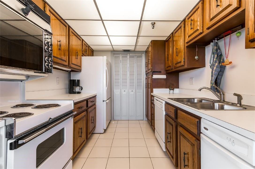 859 Jeffery Street, Unit 509 Boca Raton, FL 33487 - Photo 14 of 22 Kitchen View 2