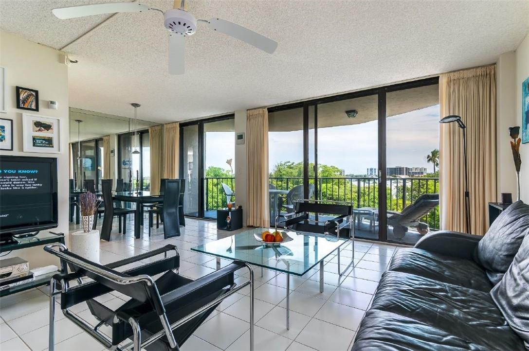 859 Jeffery Street, Unit 509 Boca Raton, FL 33487 - Photo 2 of 22 Livingroom 1