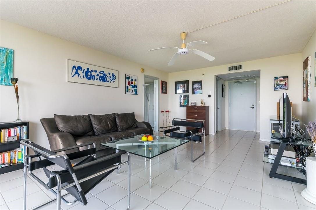 859 Jeffery Street, Unit 509 Boca Raton, FL 33487 - Photo 4 of 22 Livingroom 3