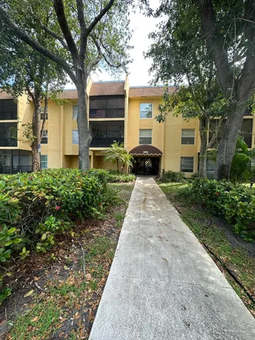 $2,300 | 470 Northwest 20th Street, Unit 212, Boca Raton, FL 33431