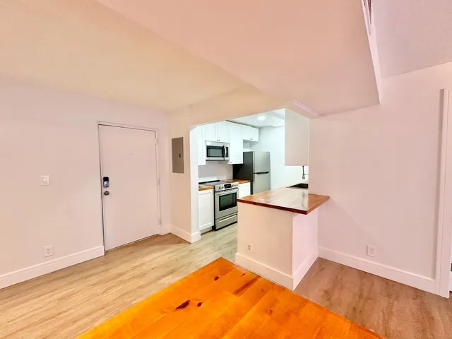 $2,300 | 470 Northwest 20th Street, Unit 212, Boca Raton, FL 33431