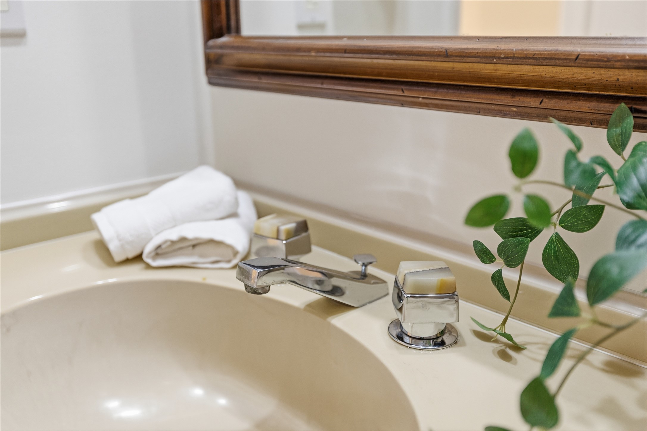 40 North Interstate Highway 35, Unit 7B1 Austin, TX 78701 - Photo 15 of 21 2nd Bathroom Vanity.