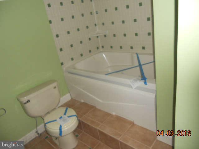 4719 Mawani Road Baltimore, MD 21206 - Photo 7 of 12 Bath