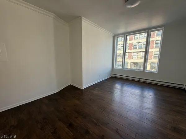 $2,600 | 432 Bloomfield Avenue, Unit 2L, Montclair, NJ 07042