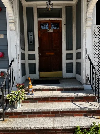 $5,400 | 914 East Broadway, Unit 2, Boston, MA 02127