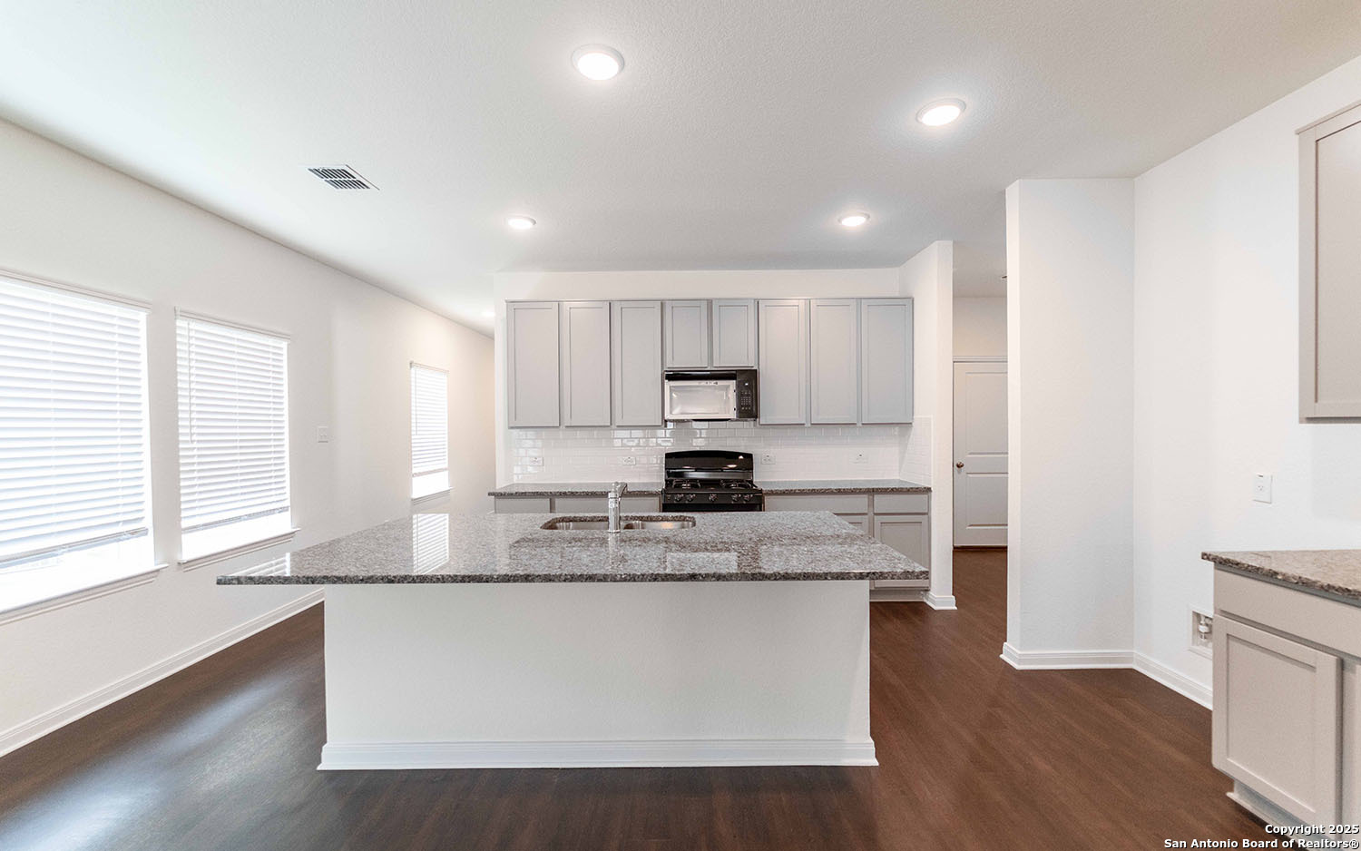 8815 Catnip Pass Elmendorf, TX 78112 - Photo 2 of 18