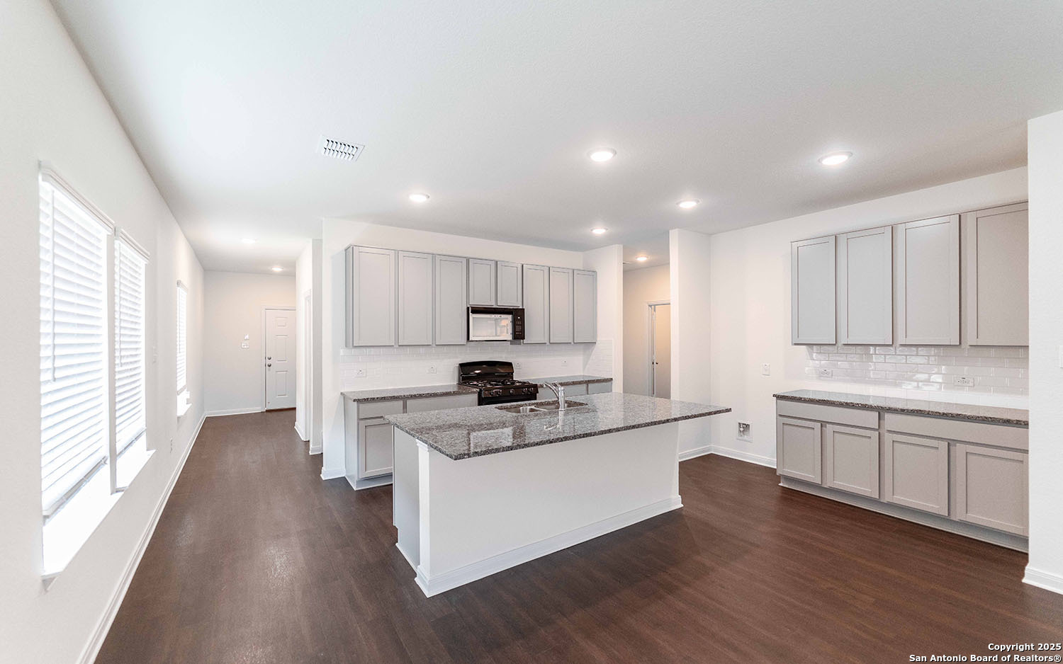 8815 Catnip Pass Elmendorf, TX 78112 - Photo 3 of 18