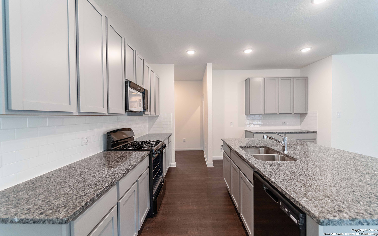 8815 Catnip Pass Elmendorf, TX 78112 - Photo 5 of 18