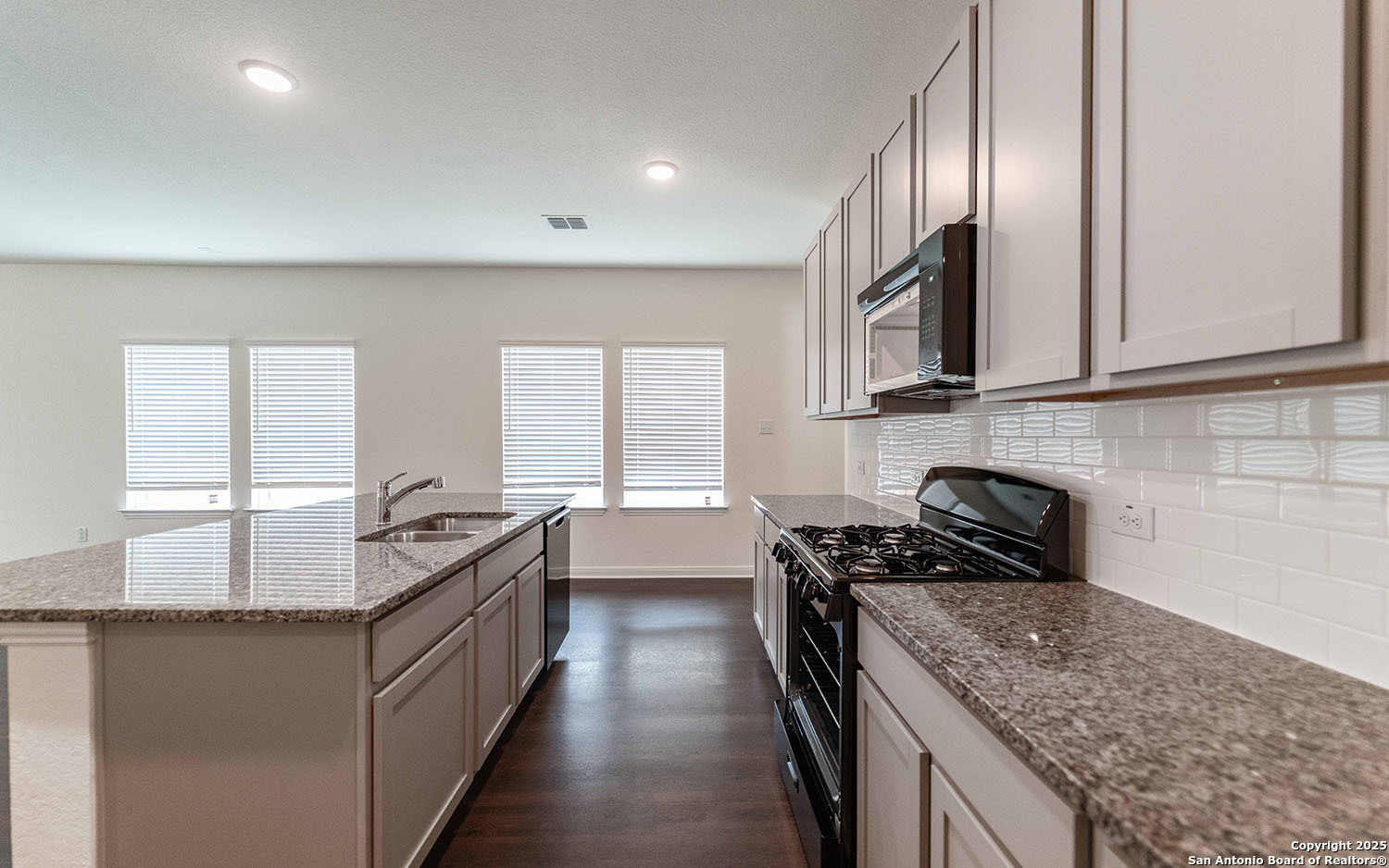 8815 Catnip Pass Elmendorf, TX 78112 - Photo 7 of 18