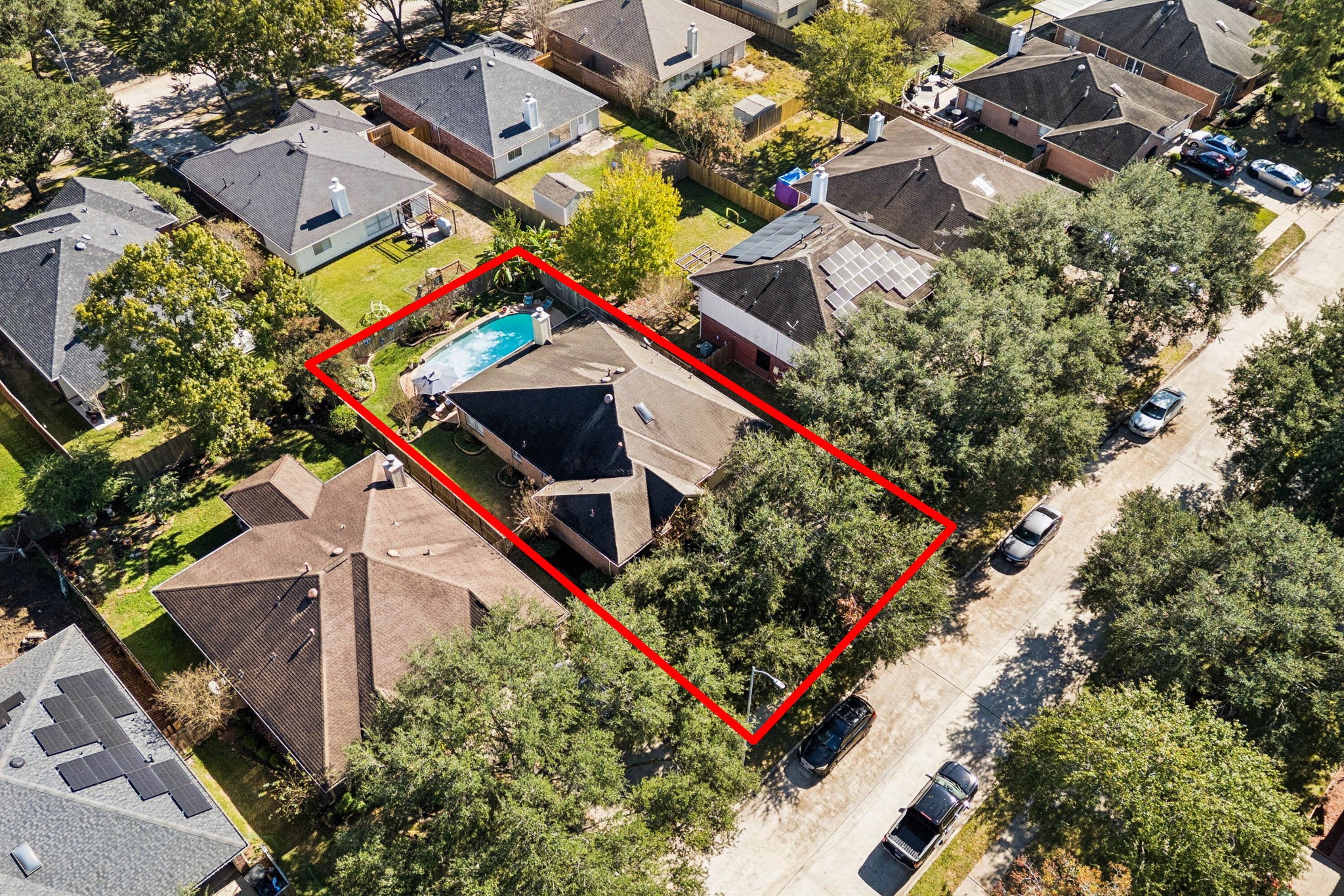 16322 Mango Ridge Court Humble, TX 77396 - Photo 19 of 20 an aerial view of a tennis ground and a large tree