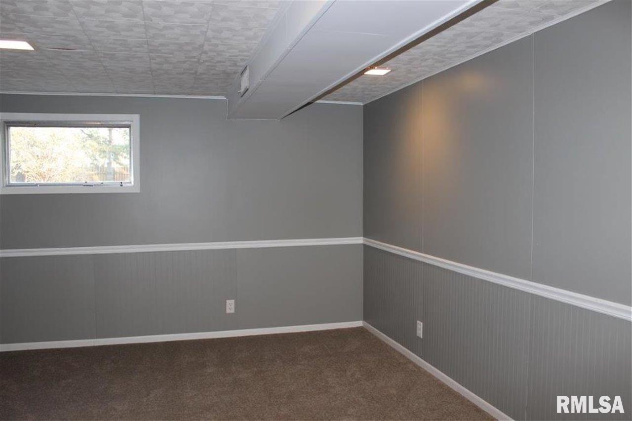 722 Westerfield Road Davenport, IA 52806 - Photo 17 of 23 Gallery Image 17
