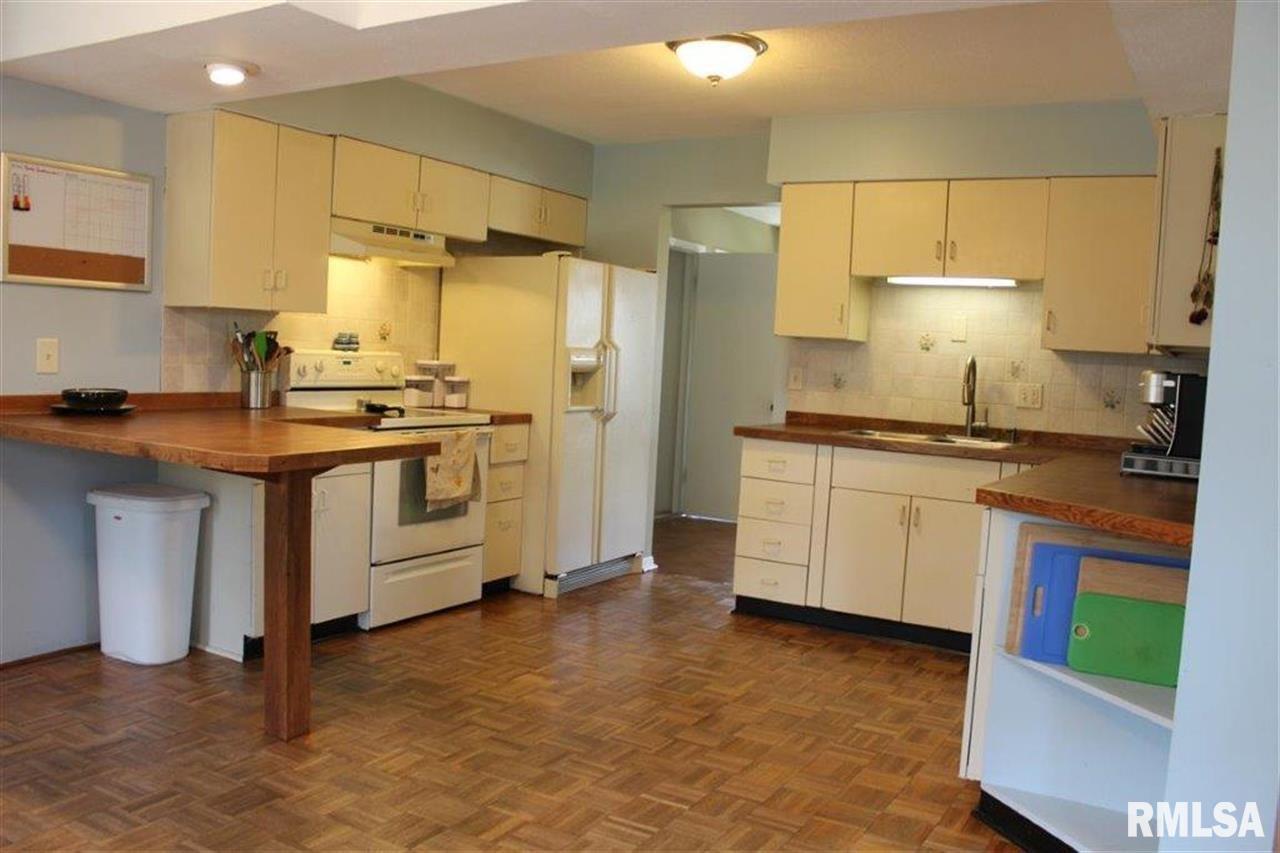 722 Westerfield Road Davenport, IA 52806 - Photo 5 of 23 Gallery Image 5