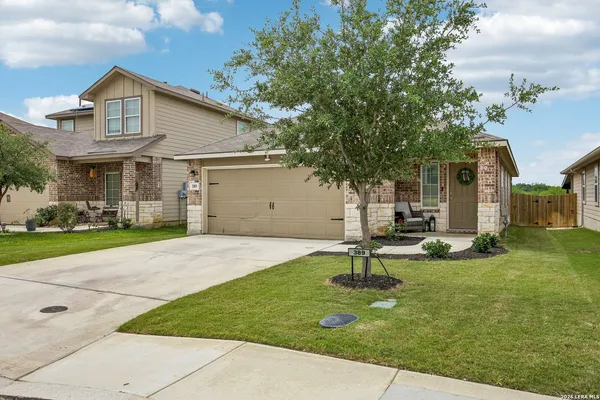 $259,900 | 389 Middle Green Loop, Floresville, TX 78114