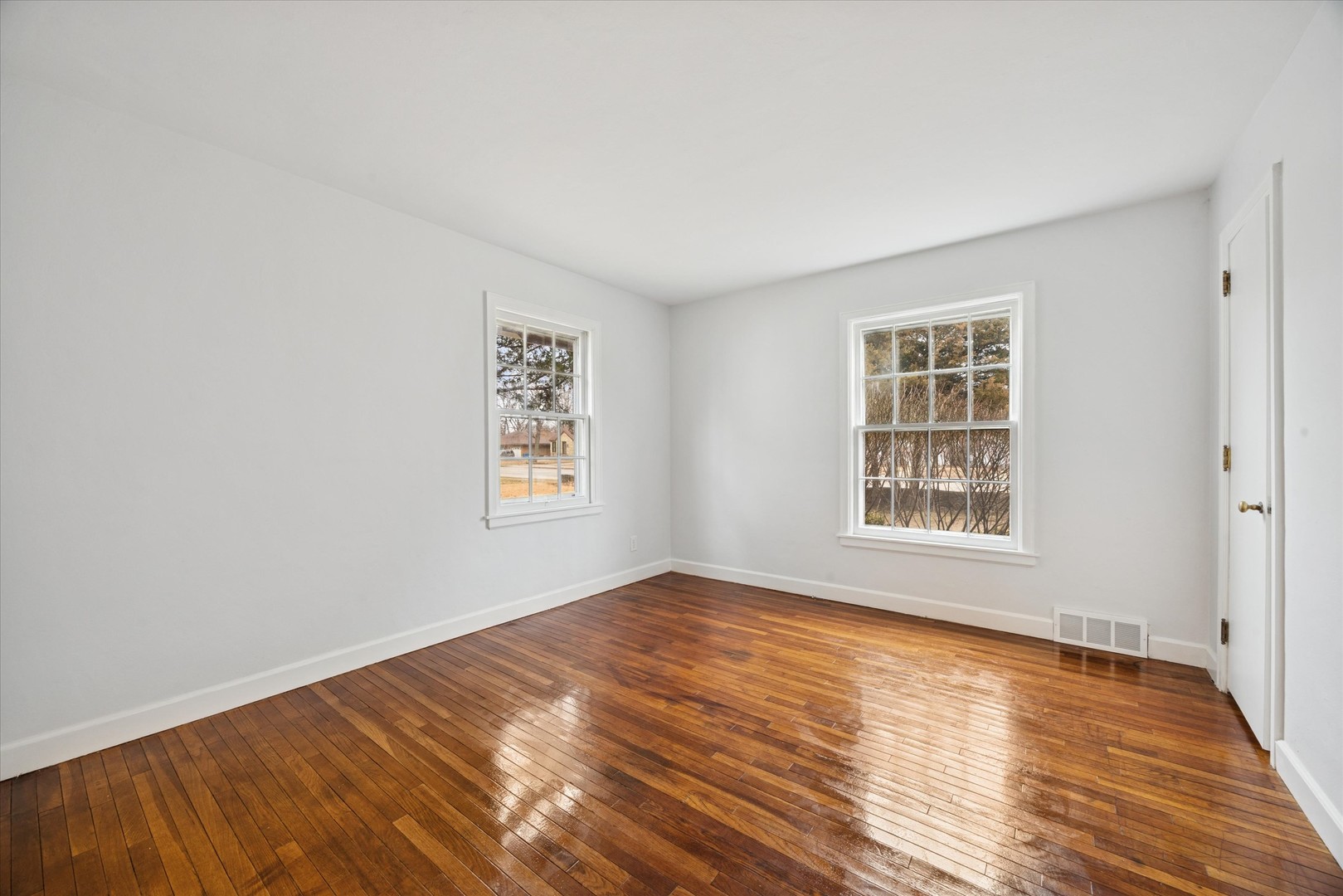 575 South Wall Street Kankakee, IL 60901 - Photo 11 of 28 an empty room with wooden floor and windows