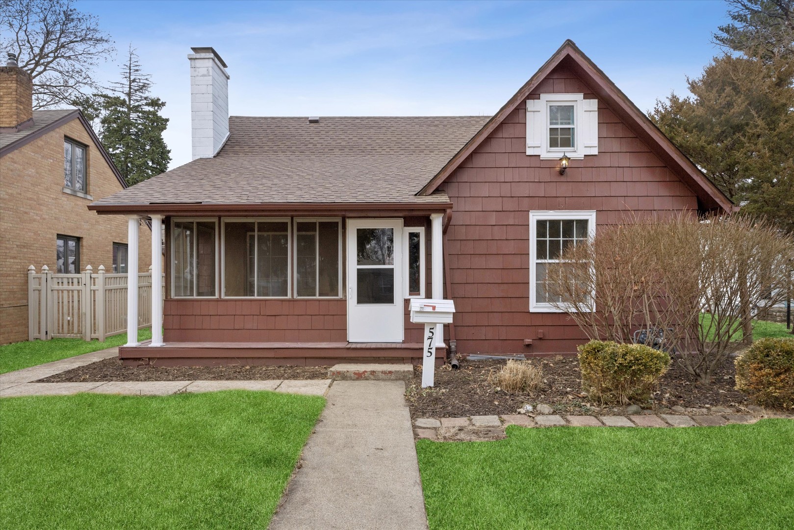 575 South Wall Street Kankakee, IL 60901 - Photo 2 of 28 a front view of a house with garden