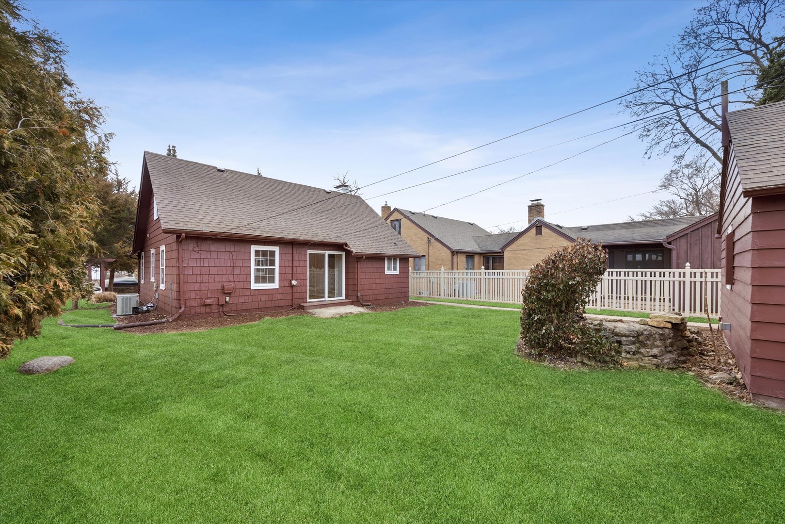 575 South Wall Street Kankakee, IL 60901 - Photo 26 of 28 a front view of a house with garden