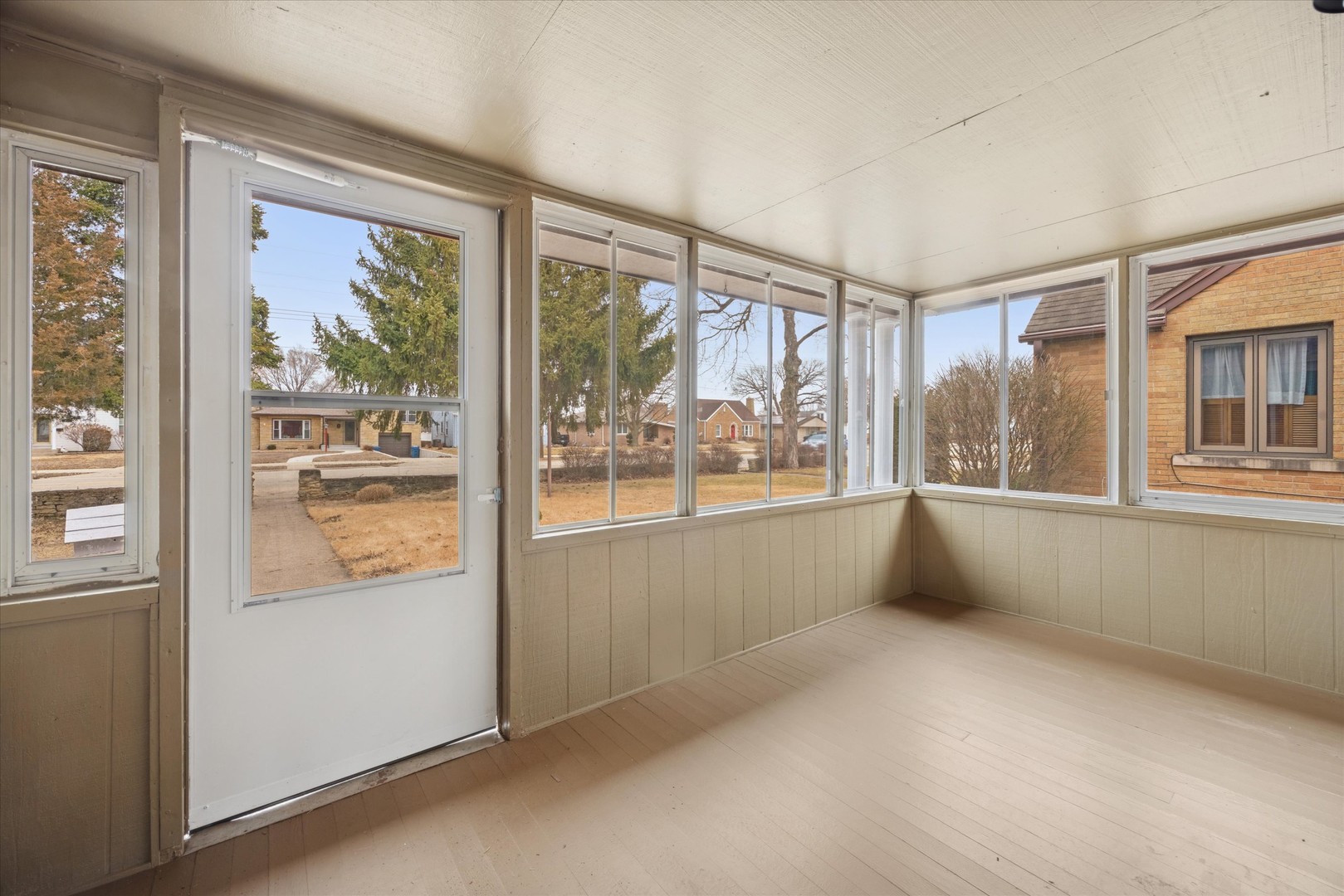 575 South Wall Street Kankakee, IL 60901 - Photo 9 of 28 a view of an empty room with a window