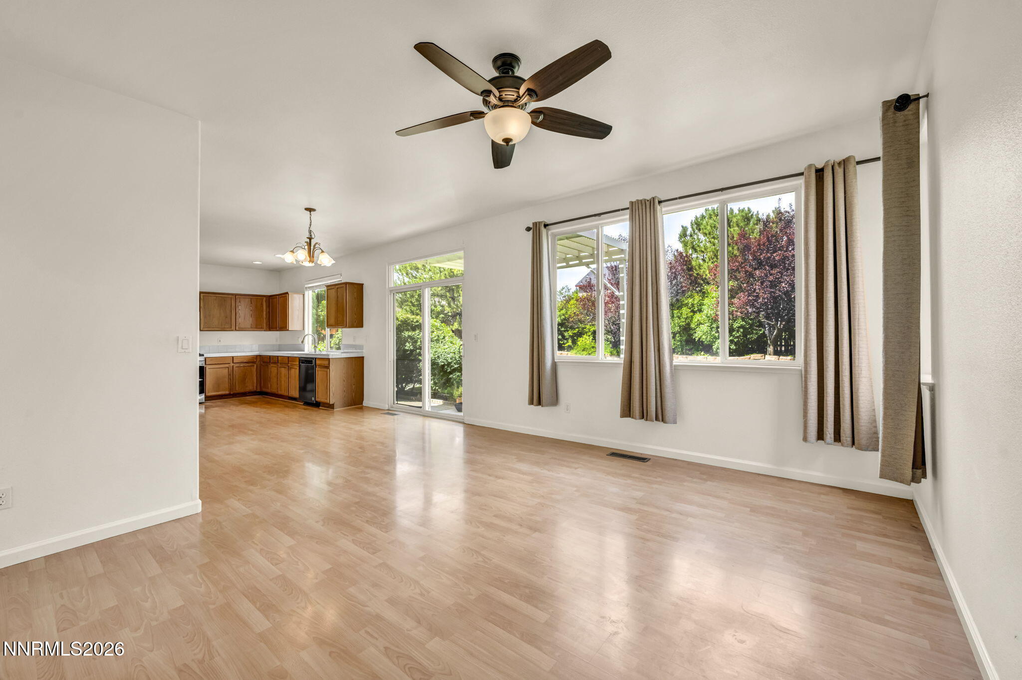 9825 Suncrest Drive Reno, NV 89506 - Photo 12 of 62 49-web-or-mls-9825-suncrest-dr