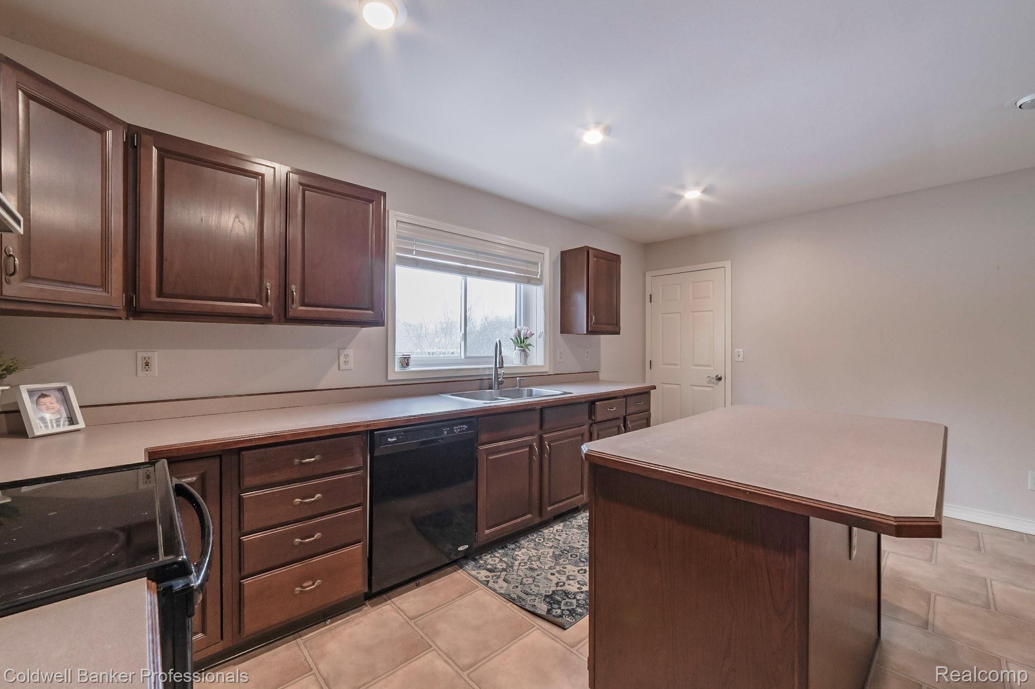 1712 Peppermill Road Lapeer, MI 48446 - Photo 12 of 45 17-DSC_3492.jpg